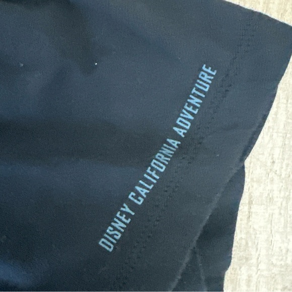 Disney Parks DCA Avengers Campus T-shirt Women’s T-shirt Size XL Grey Black - Picture 4 of 8